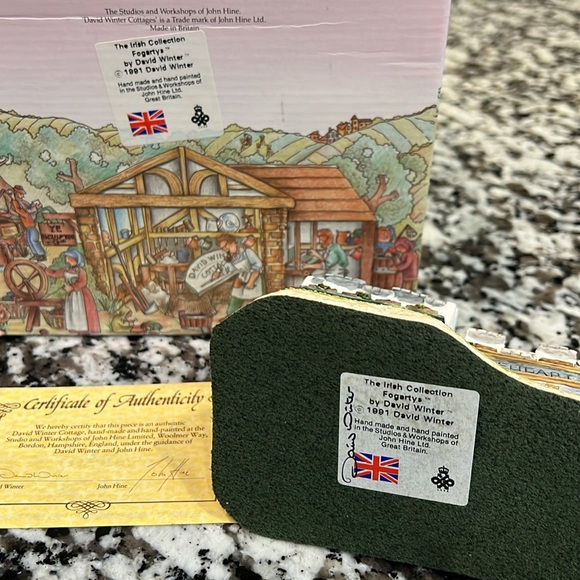 David Winter Cottages Fogerty’s SIGNED! - Picture 6 of 7